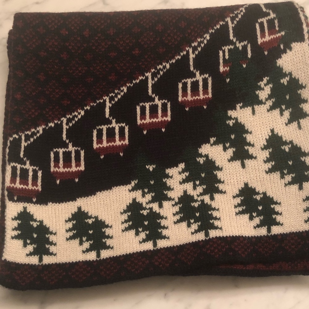 NWOT winter scene scarf.